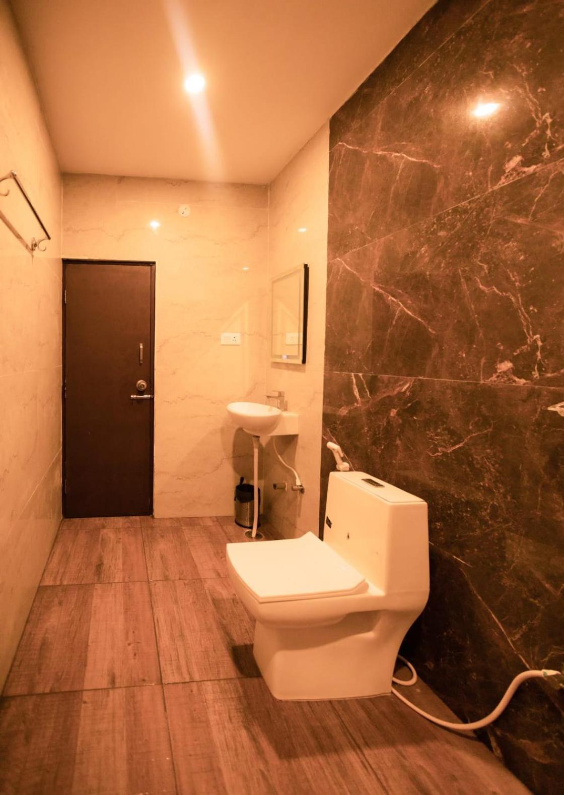 Beestay Hotels Elite Park 蒂鲁帕蒂 客房 照片